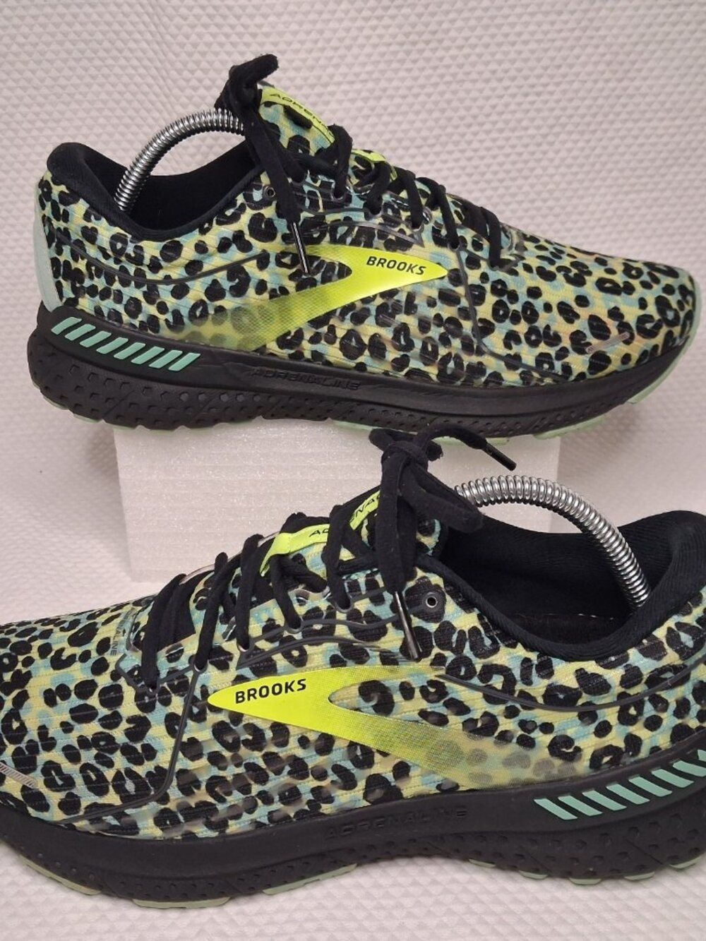 Brooks Adrenaline GTS 21 Womens Size 11 Cheetah Green Running Shoes 1203291B353
